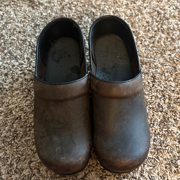 Classic Brown Leather Clogs - Picture 1 of 3